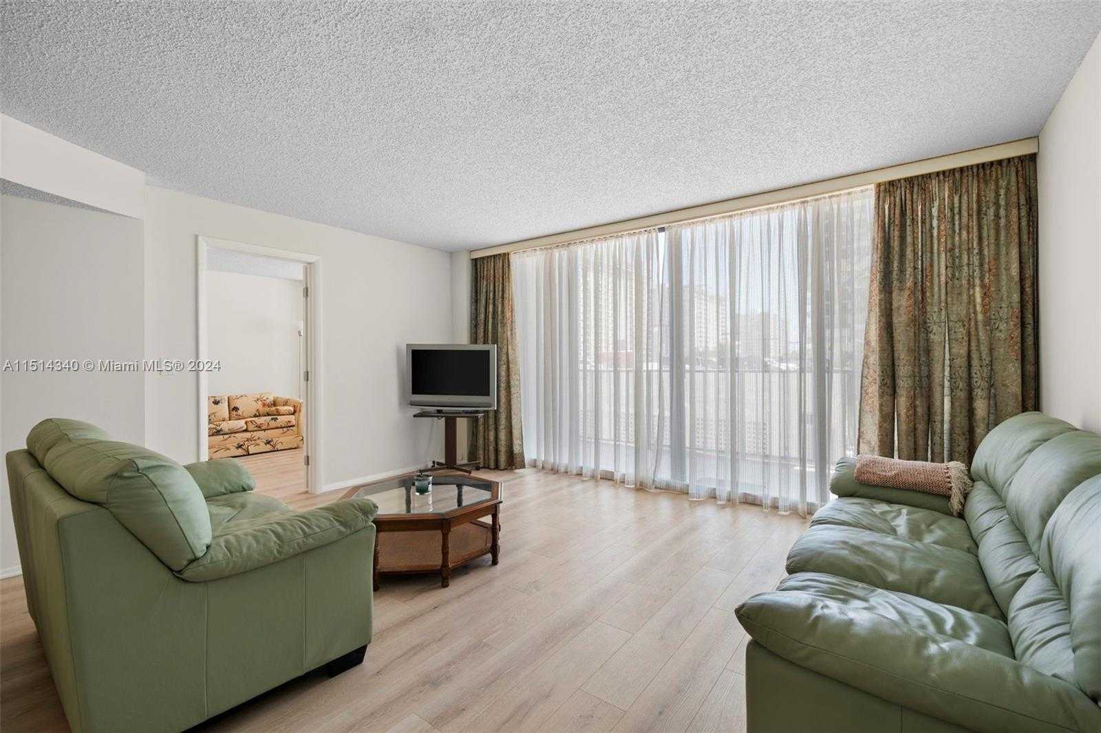 Small Image of 2401 SOUTH OCEAN DR #304, Hollywood Number 9