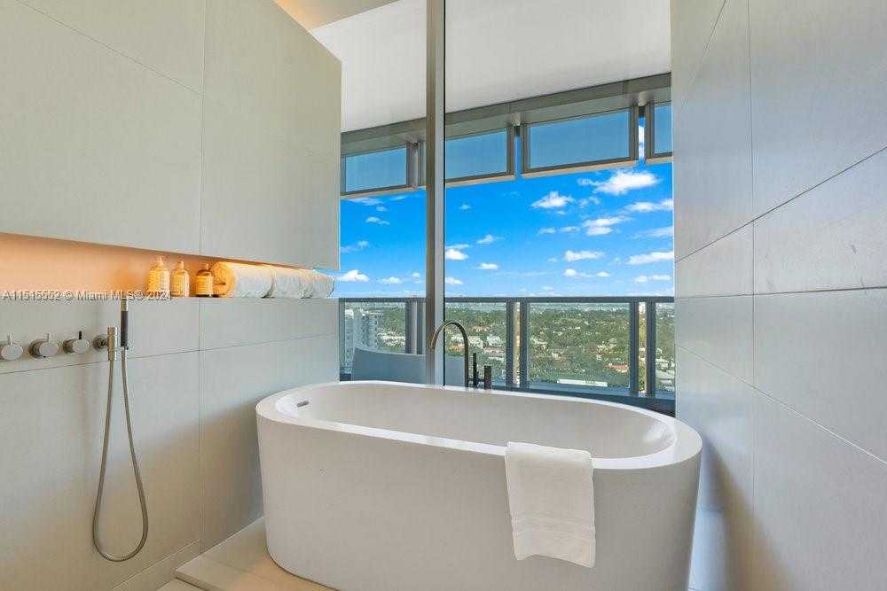 Small Image of 2901 COLLINS AVE #1501, Miami Beach Number 39