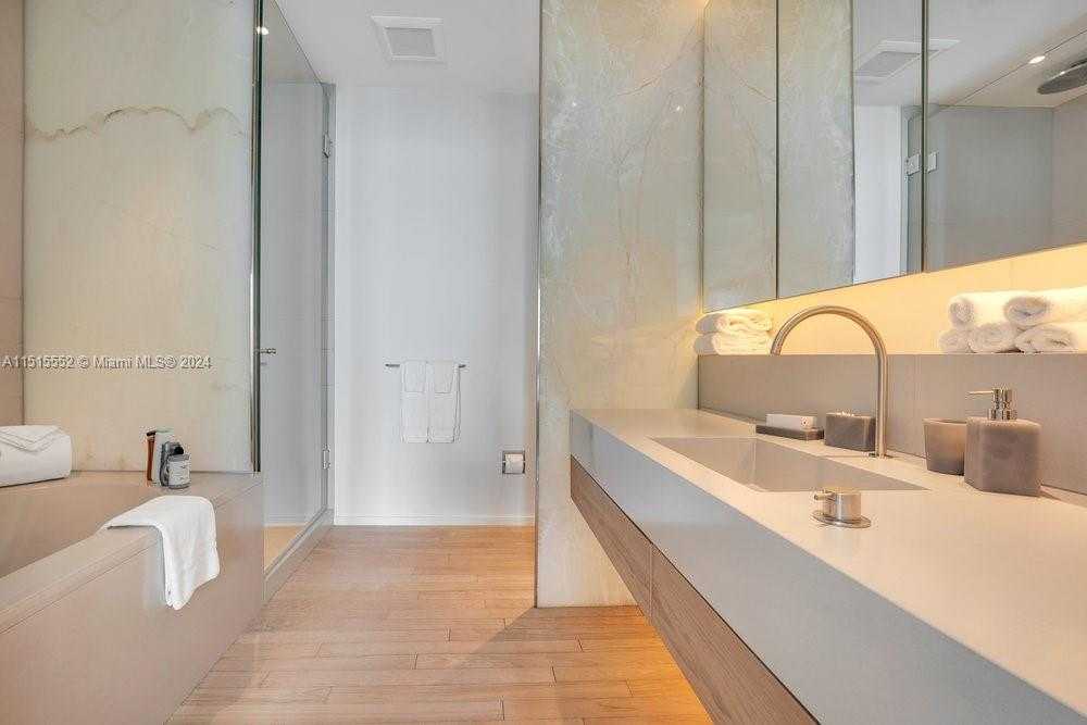 Small Image of 2901 COLLINS AVE #1501, Miami Beach Number 46