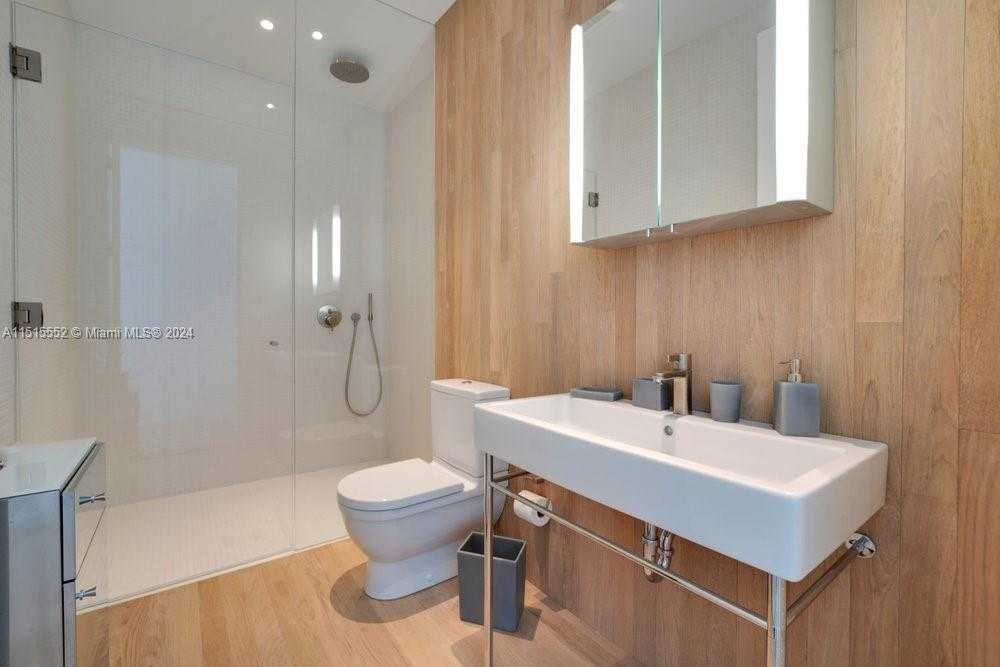 Small Image of 2901 COLLINS AVE #1501, Miami Beach Number 54