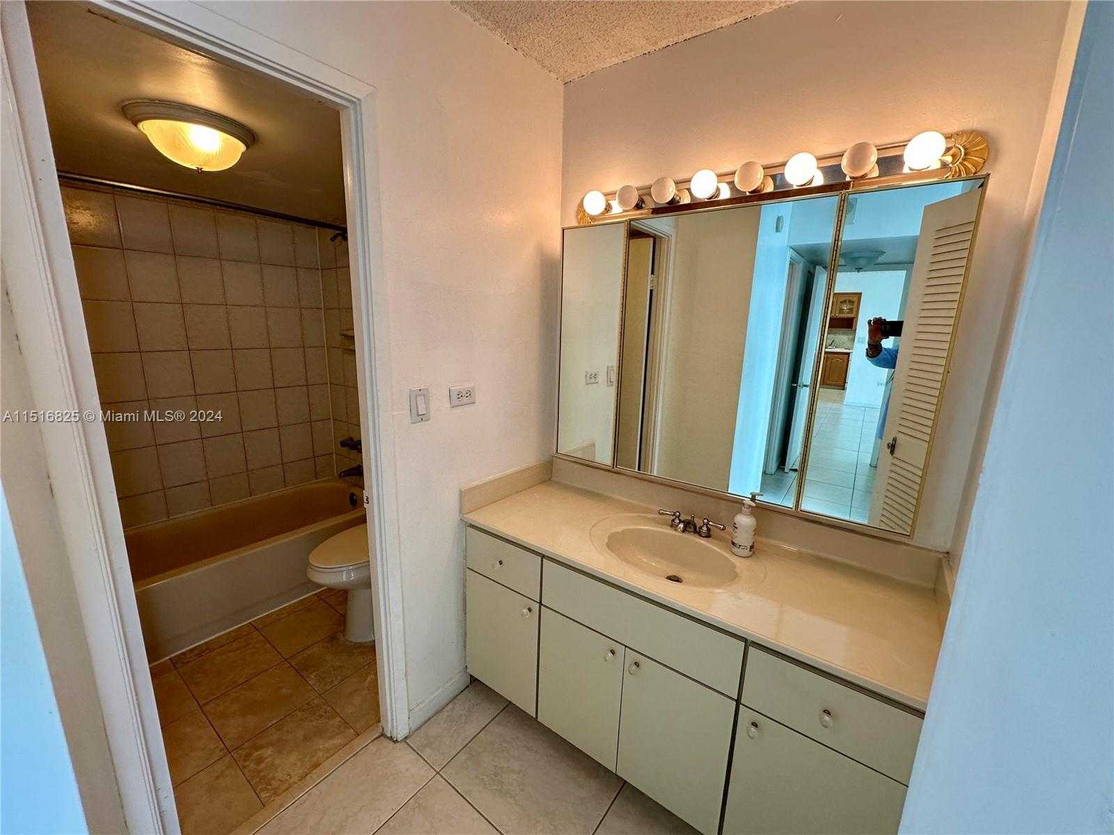 Small Image of 7135 COLLINS AVE #1721, Miami Beach Number 16