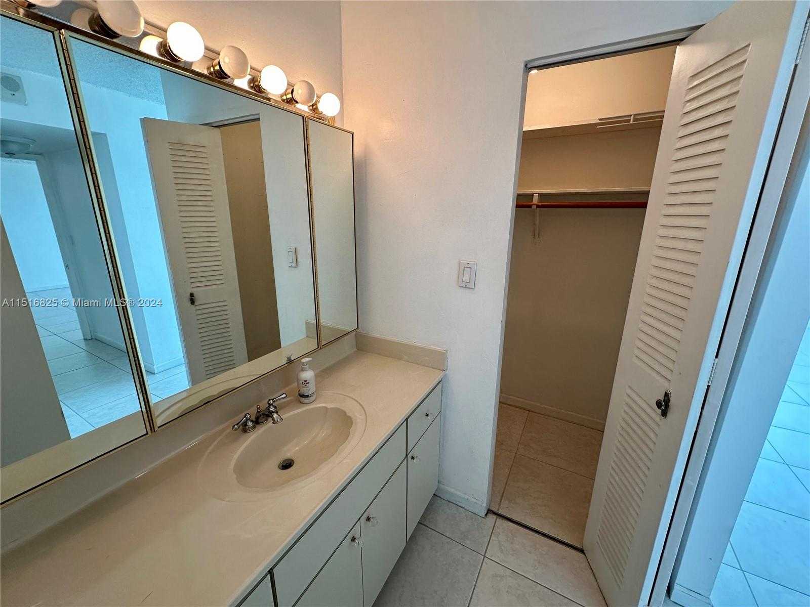Small Image of 7135 COLLINS AVE #1721, Miami Beach Number 17