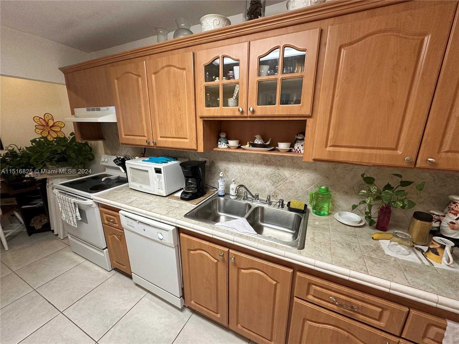 Small Image of 7135 COLLINS AVE #1721, Miami Beach Number 3