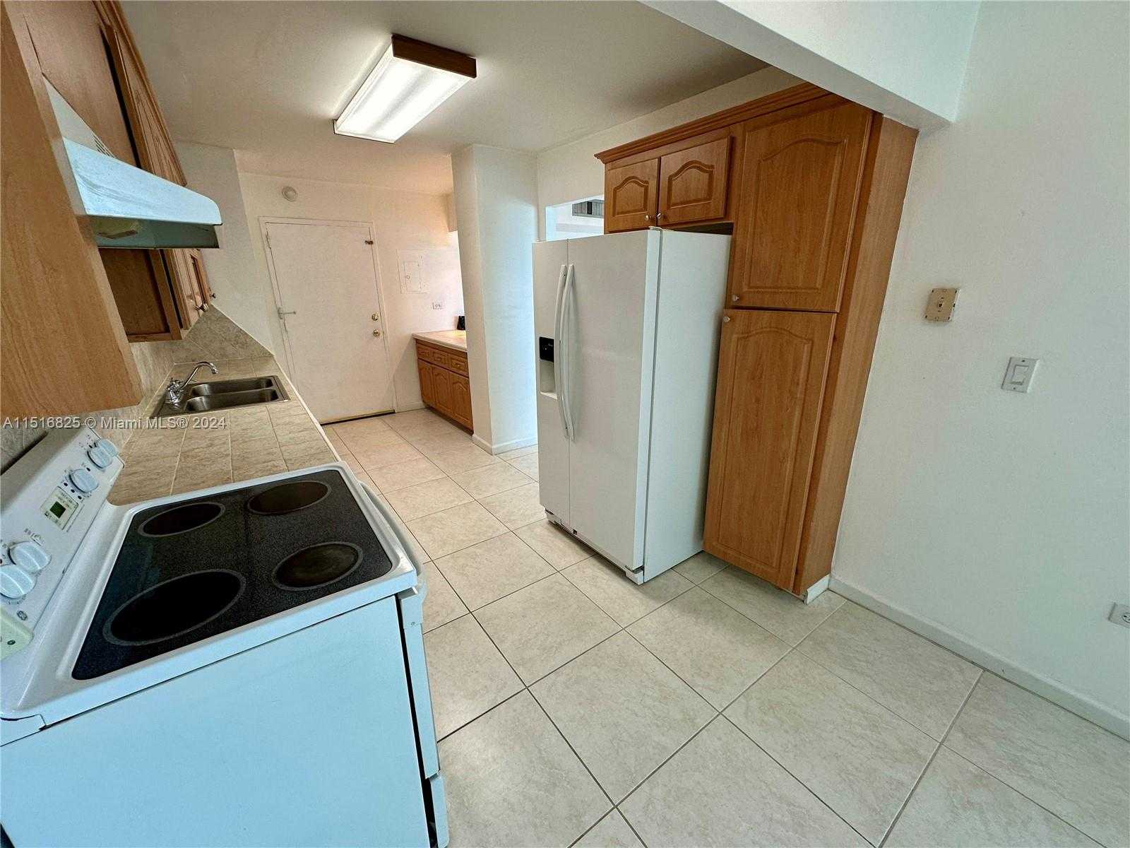 Small Image of 7135 COLLINS AVE #1721, Miami Beach Number 4