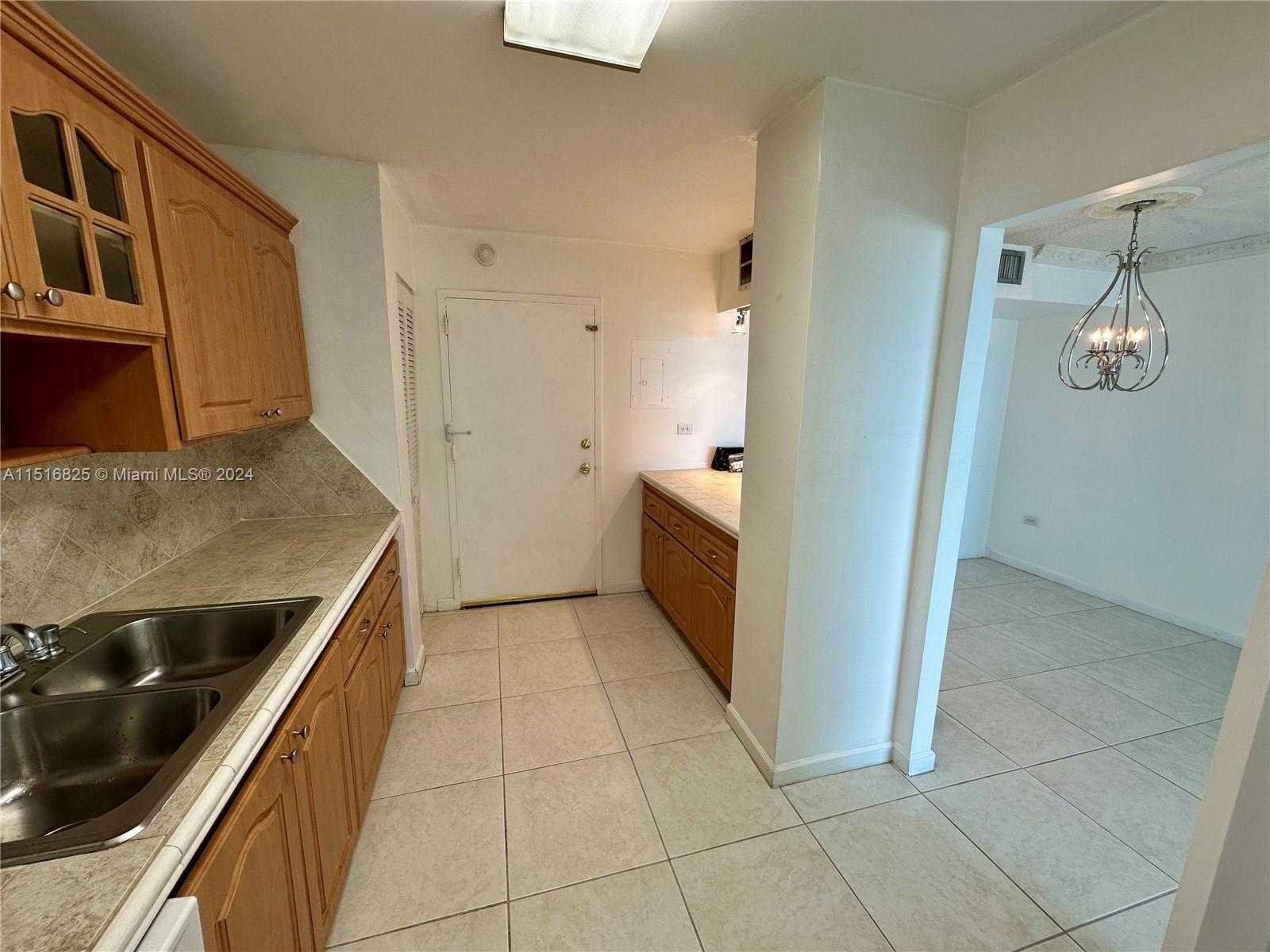 Small Image of 7135 COLLINS AVE #1721, Miami Beach Number 5