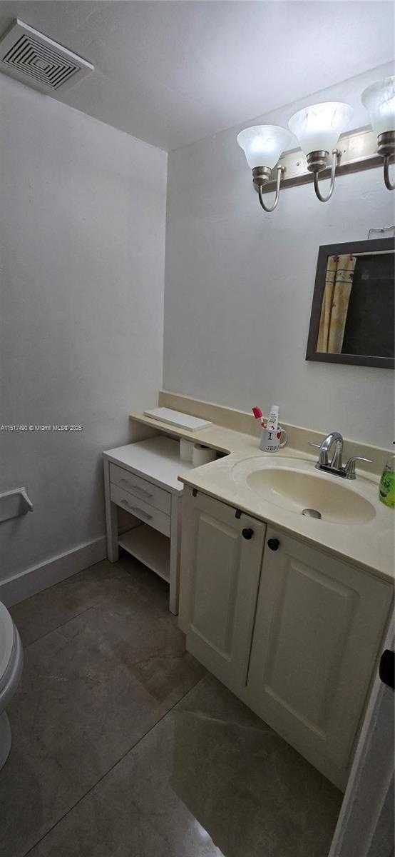 Small Image of 606 WEST 81ST ST #117, Hialeah Number 10