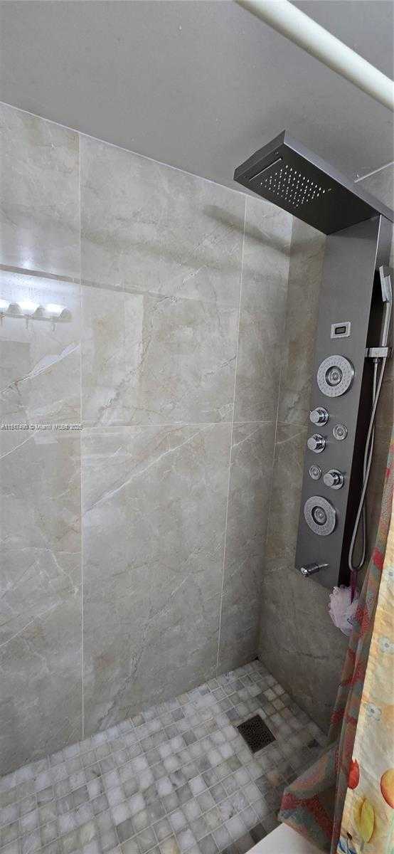 Small Image of 606 WEST 81ST ST #117, Hialeah Number 11