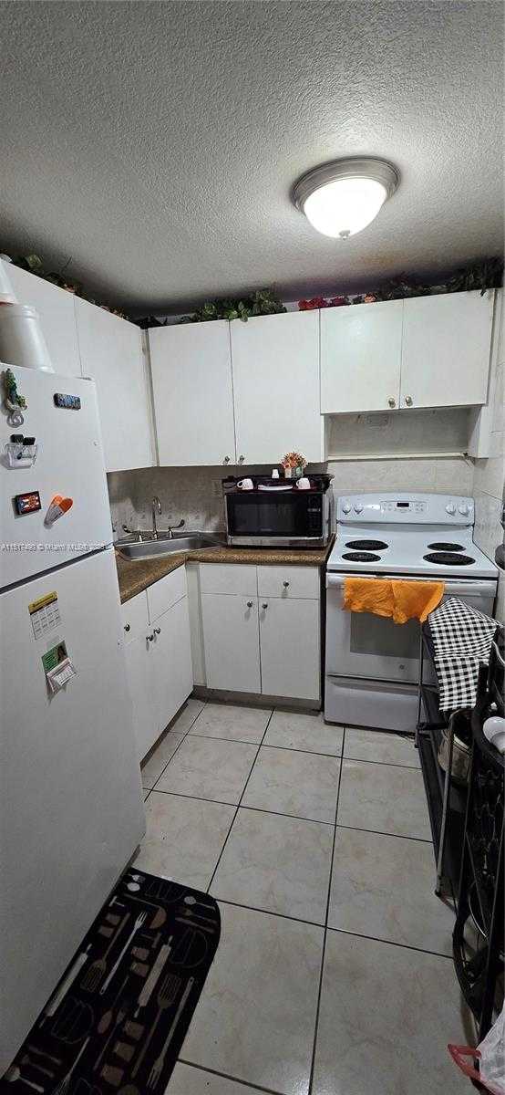 Small Image of 606 WEST 81ST ST #117, Hialeah Number 6