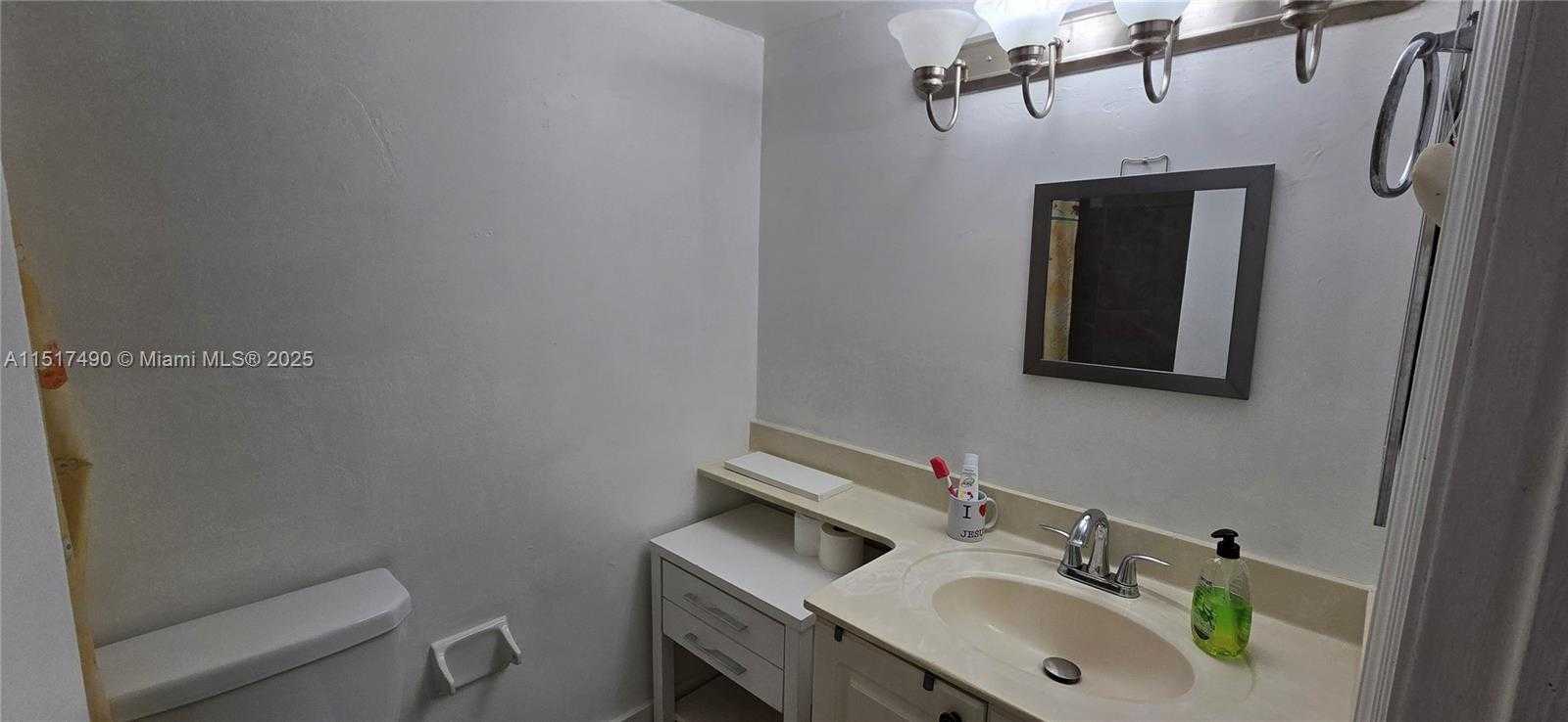 Small Image of 606 WEST 81ST ST #117, Hialeah Number 9