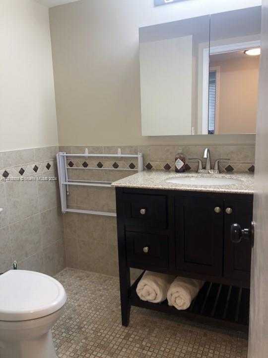 Small Image of 2500 PARKVIEW DR #618, Hallandale Beach Number 15
