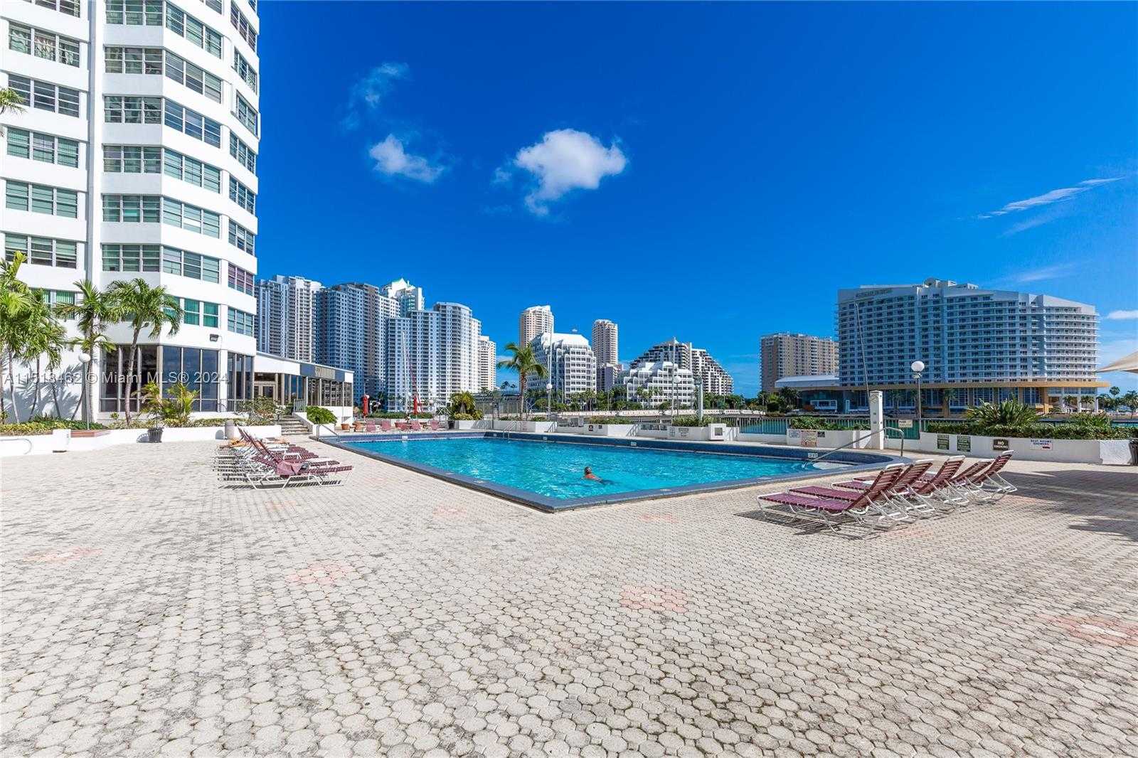 Small Image of 905 BRICKELL BAY DR #2028, Miami Number 4