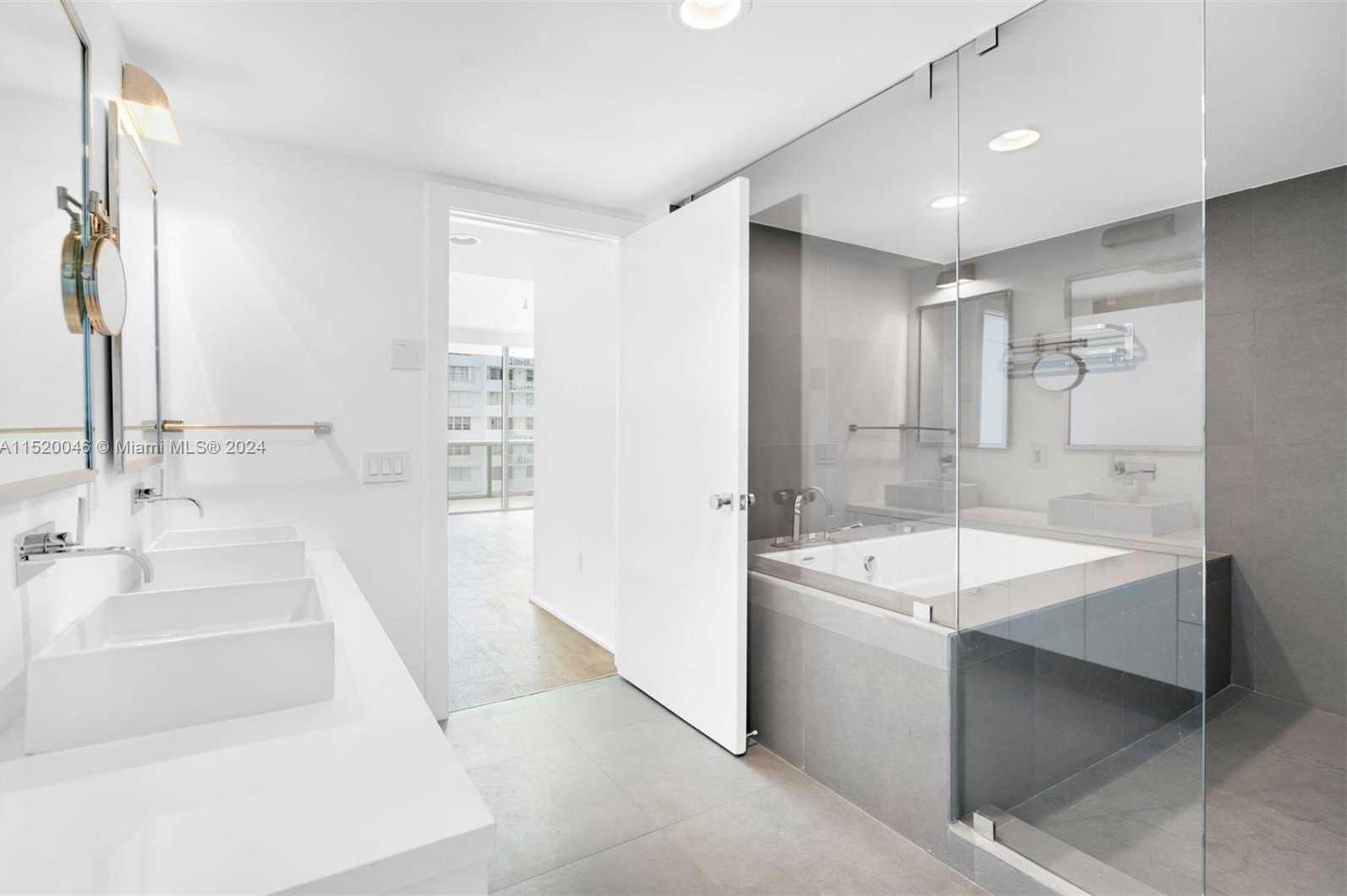 Small Image of 5875 COLLINS AVE #1102, Miami Beach Number 18