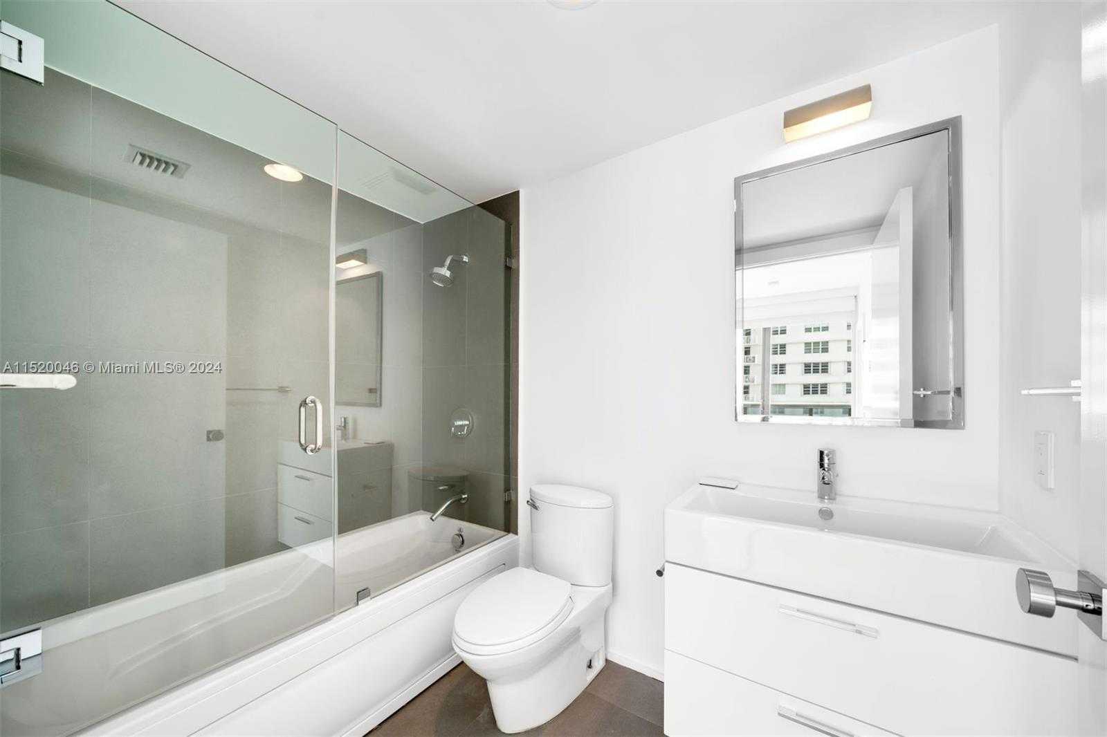 Small Image of 5875 COLLINS AVE #1102, Miami Beach Number 21
