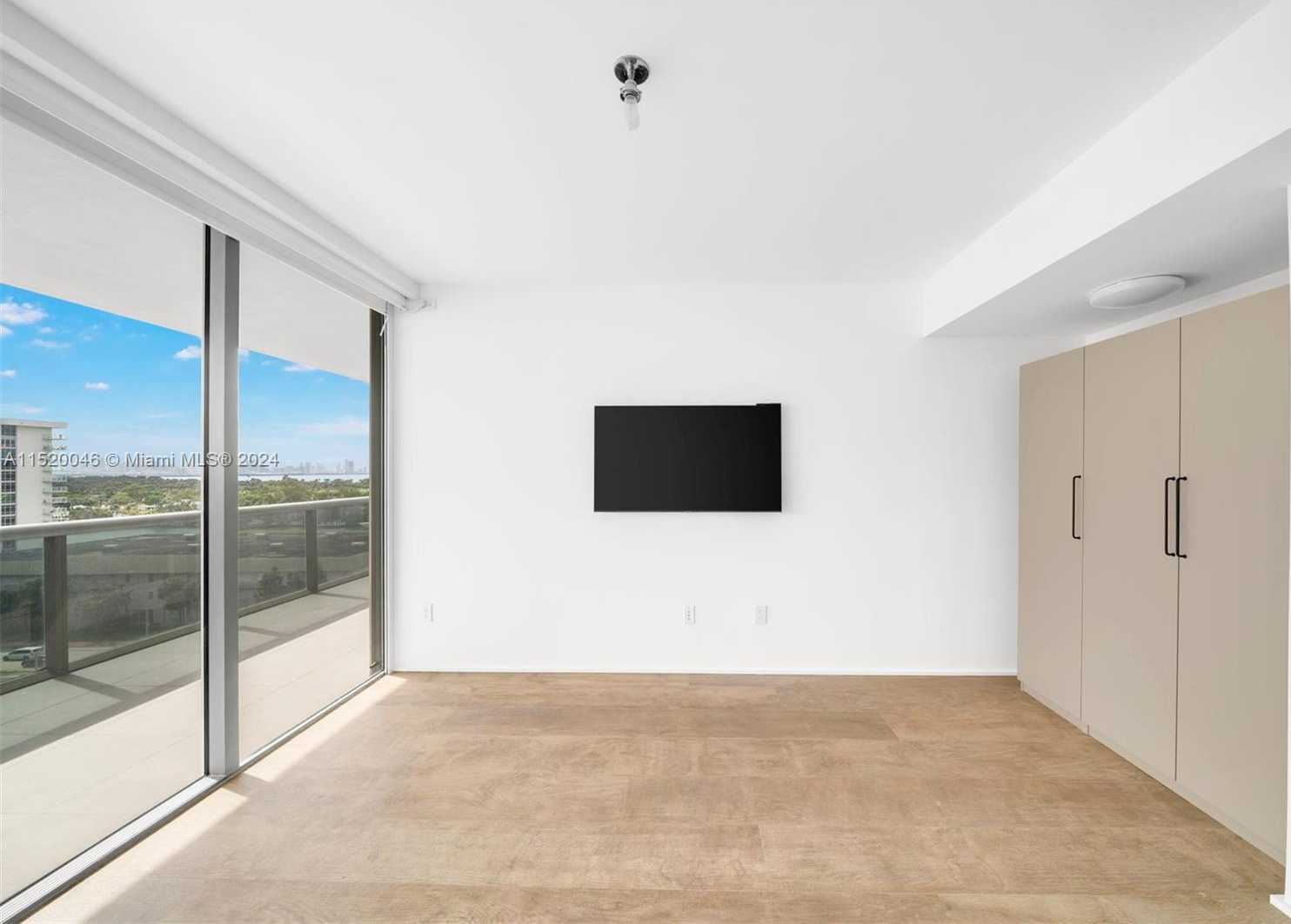 Small Image of 5875 COLLINS AVE #1102, Miami Beach Number 26