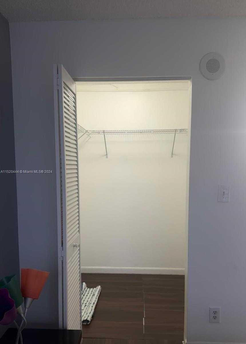 Small Image of 16909 NORTH BAY RD #1009, Sunny Isles Beach Number 10