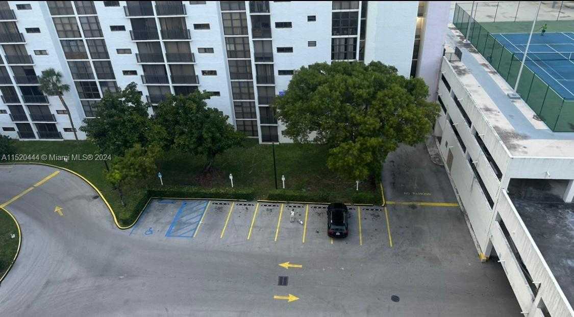 Small Image of 16909 NORTH BAY RD #1009, Sunny Isles Beach Number 2