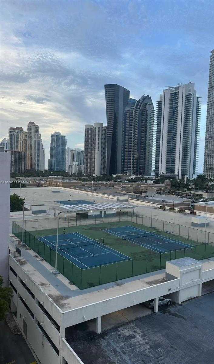 Small Image of 16909 NORTH BAY RD #1009, Sunny Isles Beach Number 4