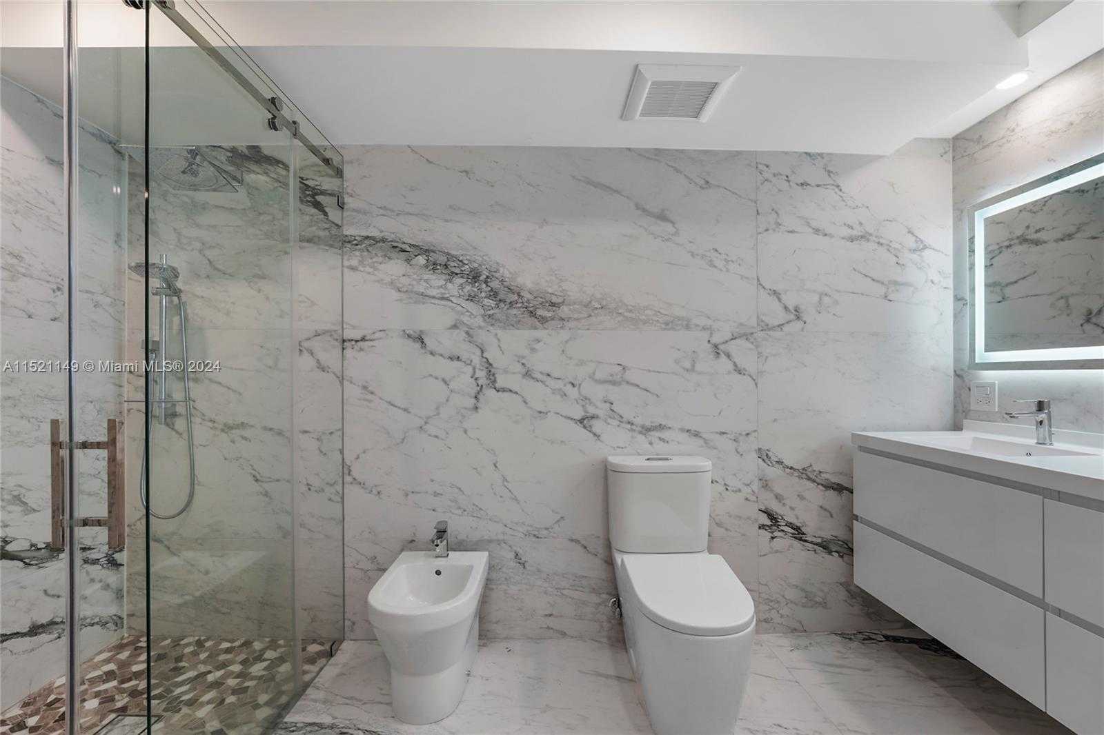 Small Image of 520 BRICKELL KEY DR #A1015, Miami Number 4