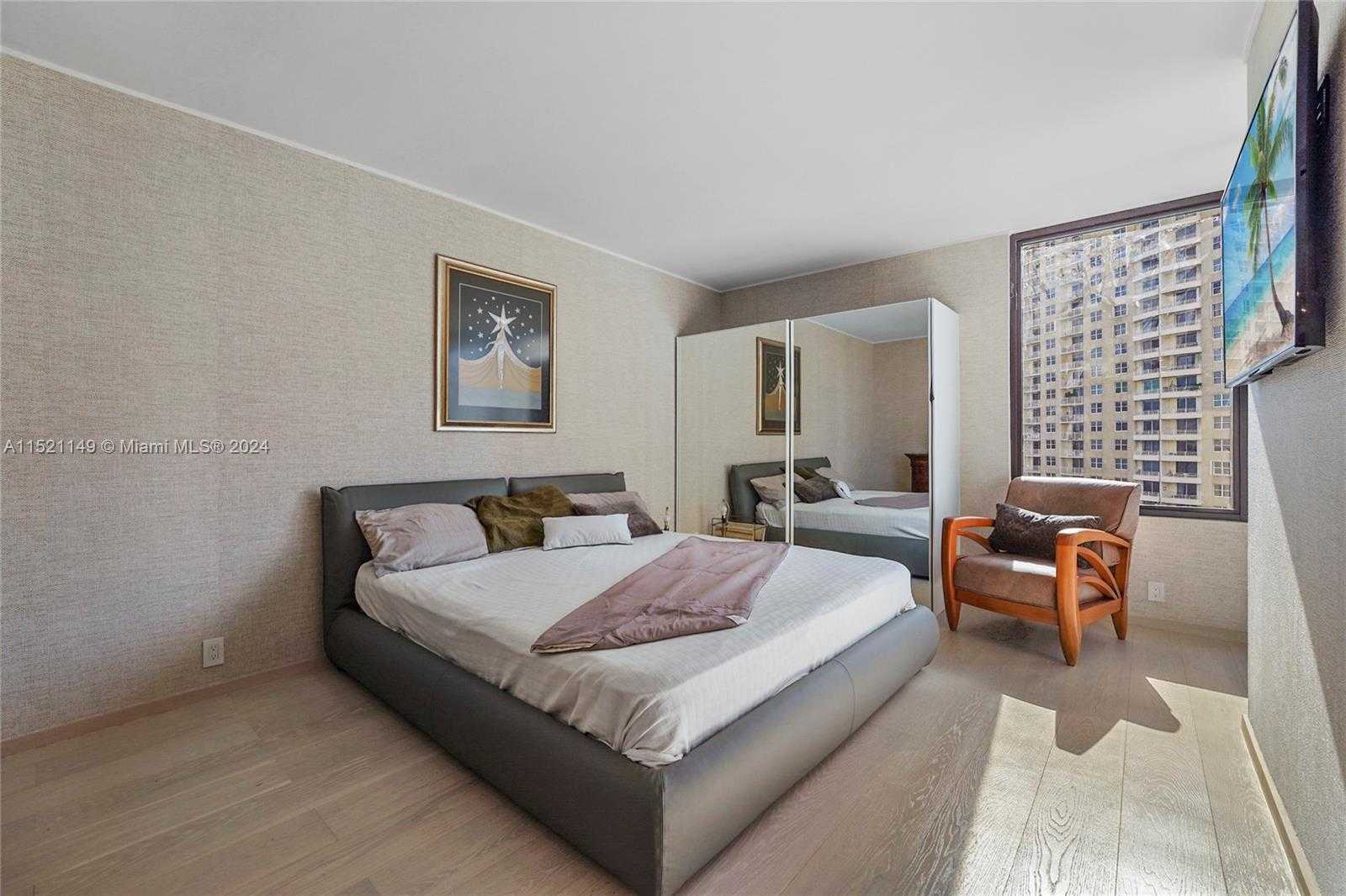 Small Image of 520 BRICKELL KEY DR #A1015, Miami Number 5