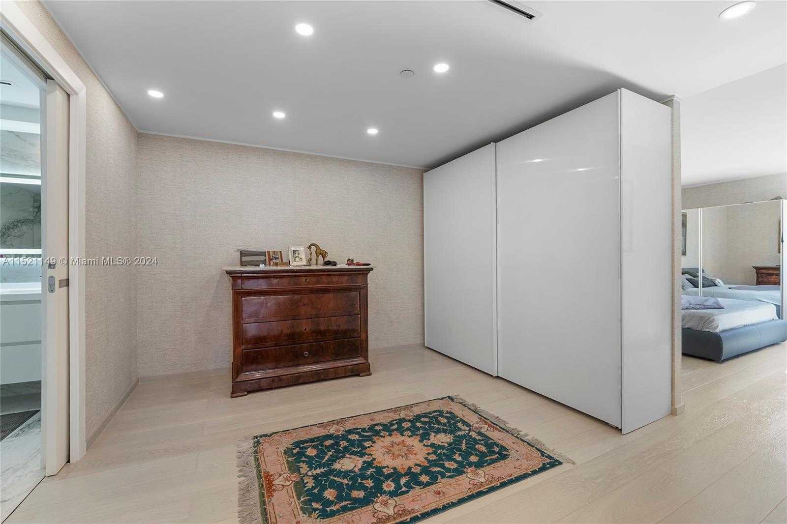 Small Image of 520 BRICKELL KEY DR #A1015, Miami Number 8