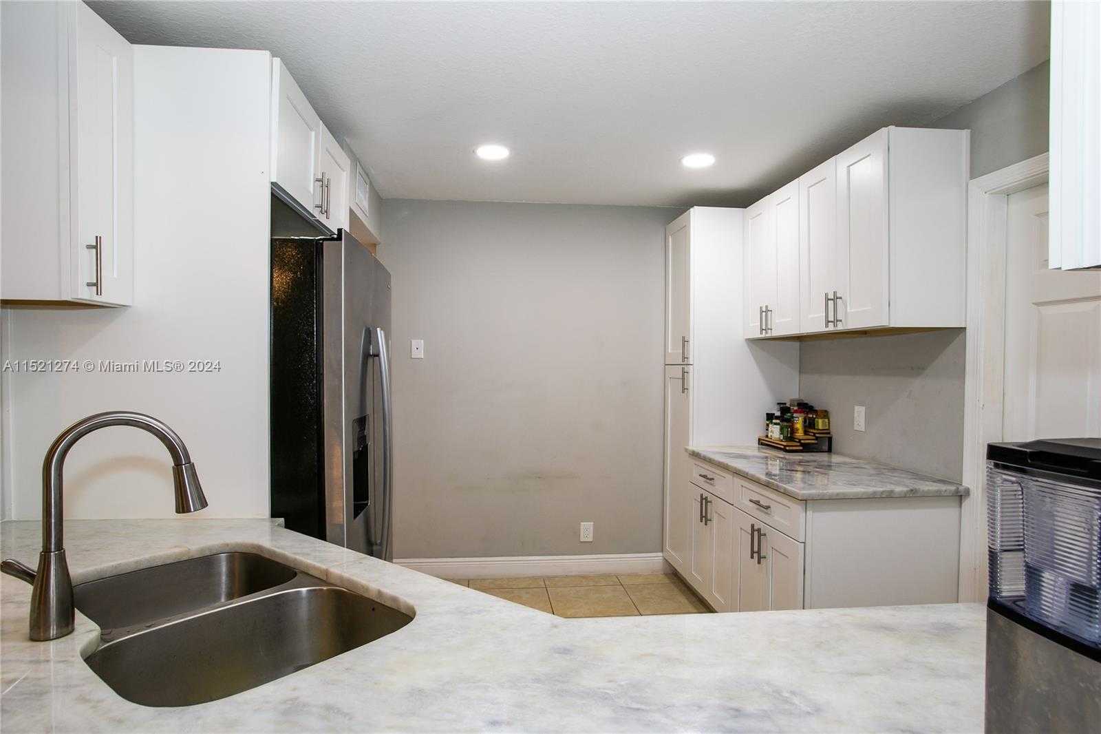 Small Image of 9 VIA DE CASAS SUR #103, Boynton Beach Number 5