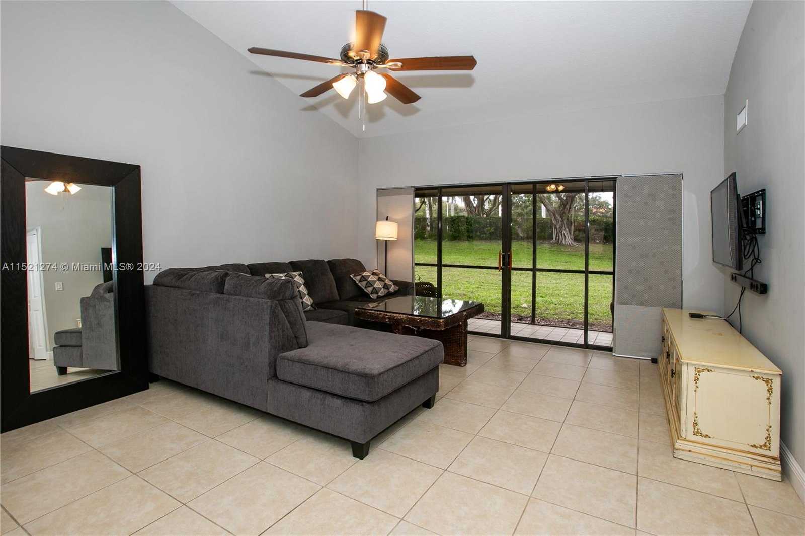 Small Image of 9 VIA DE CASAS SUR #103, Boynton Beach Number 8