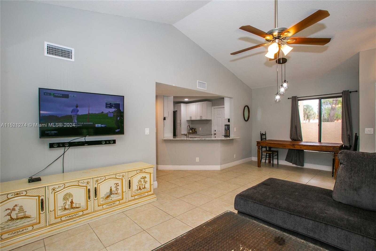 Small Image of 9 VIA DE CASAS SUR #103, Boynton Beach Number 9