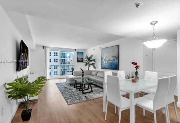 Small Image of 1200 BRICKELL BAY DR #1915, Miami Number 4