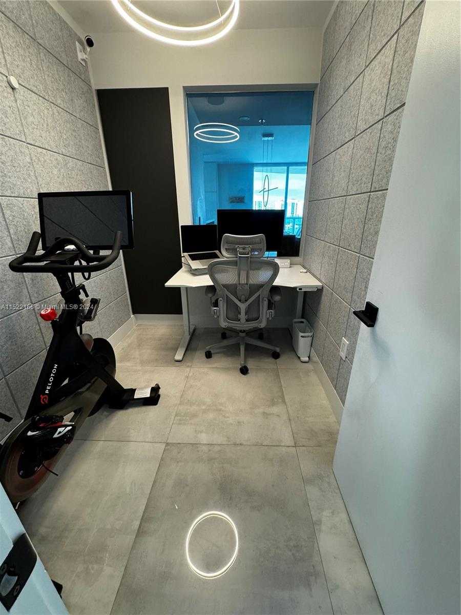 Small Image of 19400 TURNBERRY WAY #612, Aventura Number 11