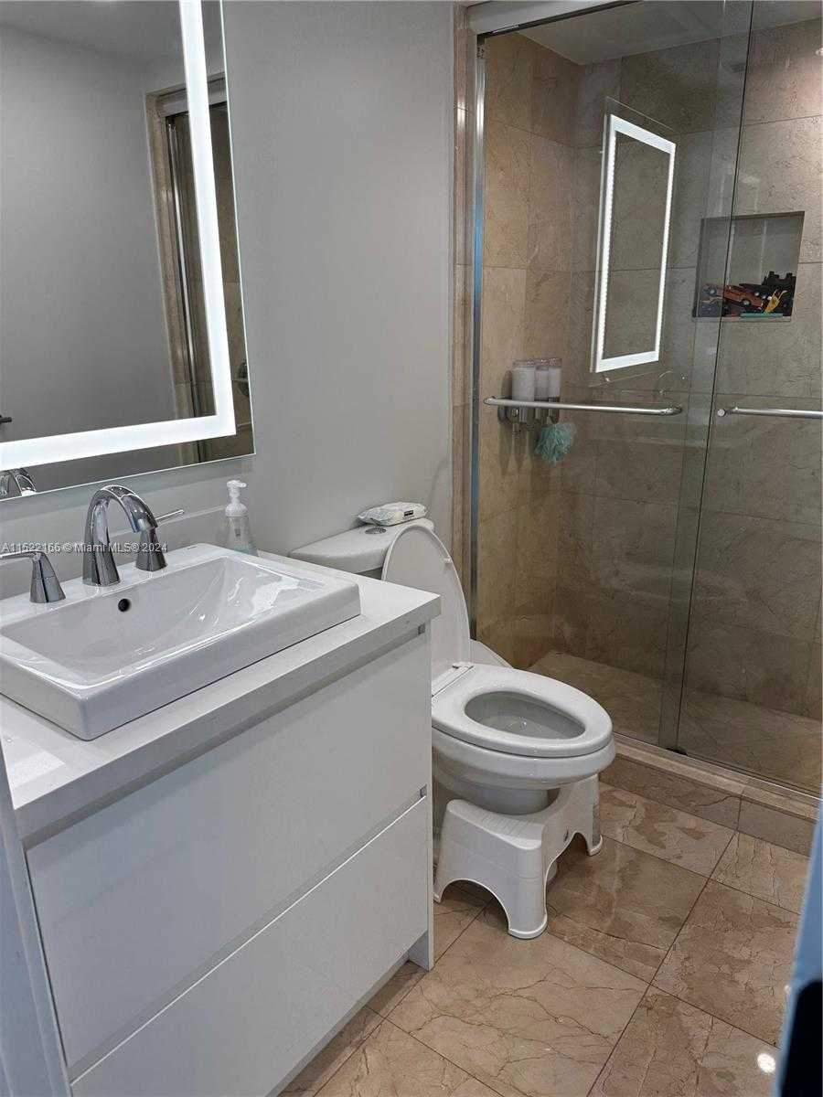 Small Image of 19400 TURNBERRY WAY #612, Aventura Number 12