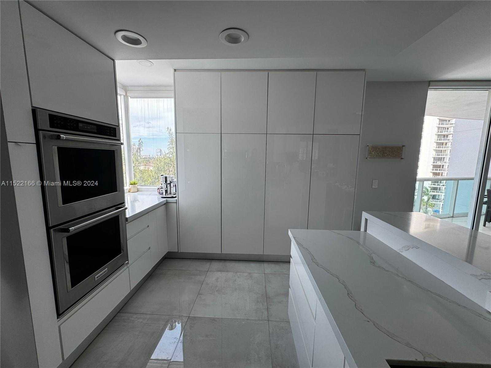 Small Image of 19400 TURNBERRY WAY #612, Aventura Number 3