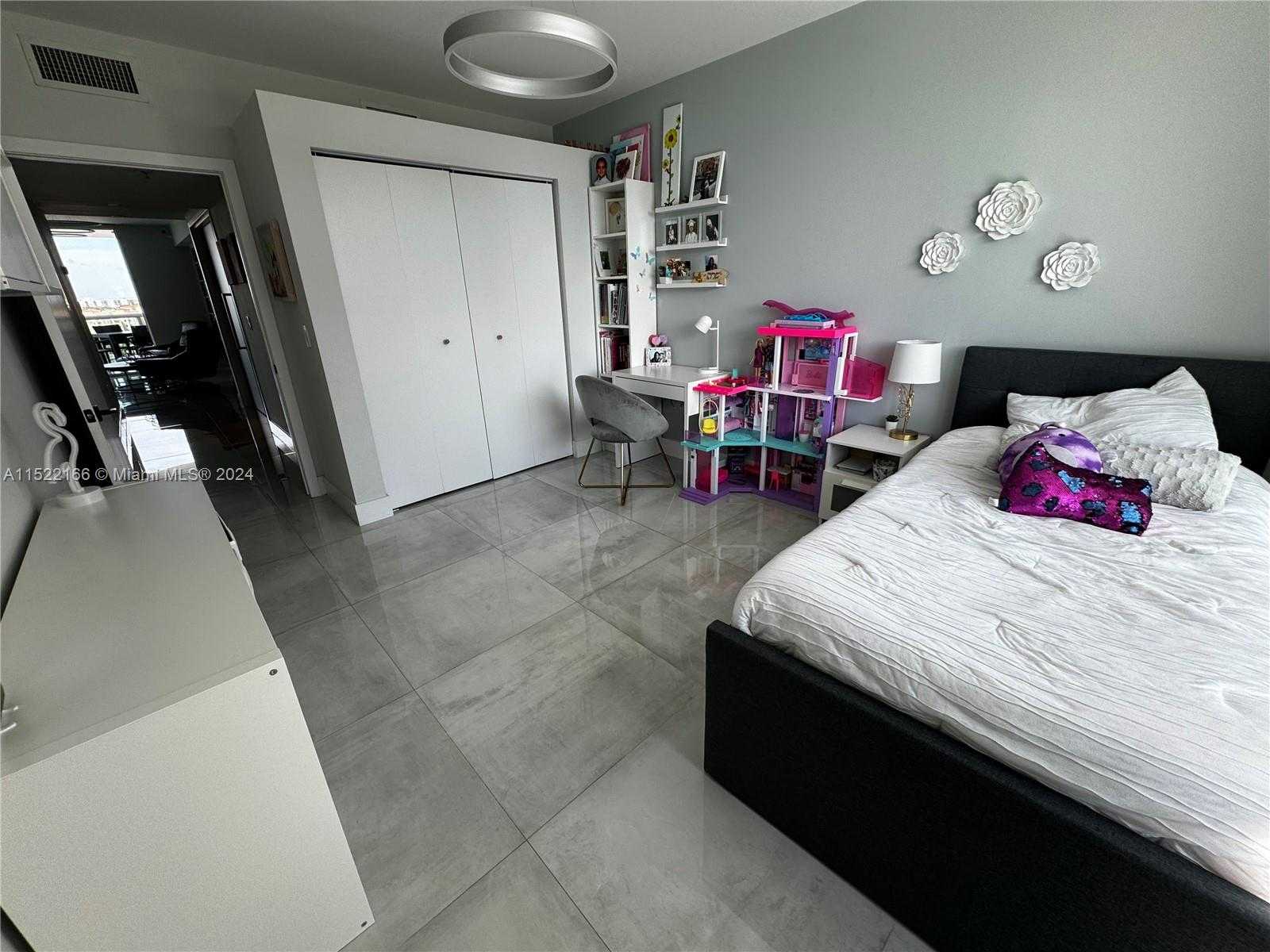Small Image of 19400 TURNBERRY WAY #612, Aventura Number 9