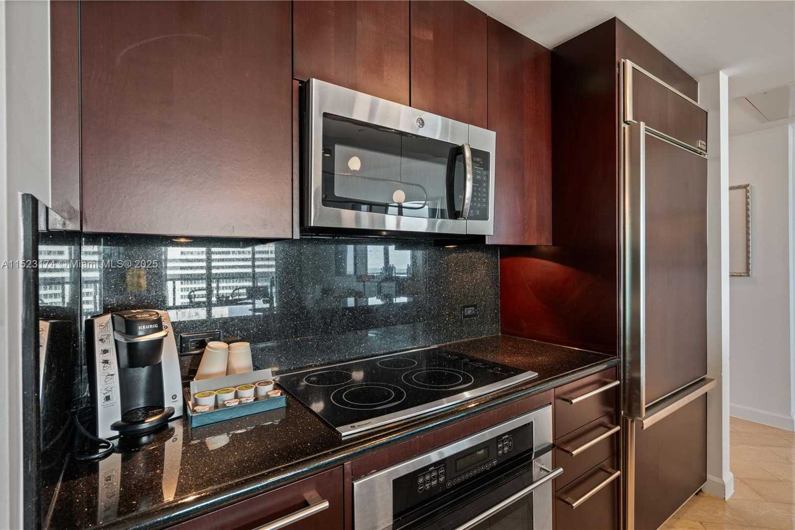 Small Image of 4391 COLLINS AV #1007, Miami Beach Number 16