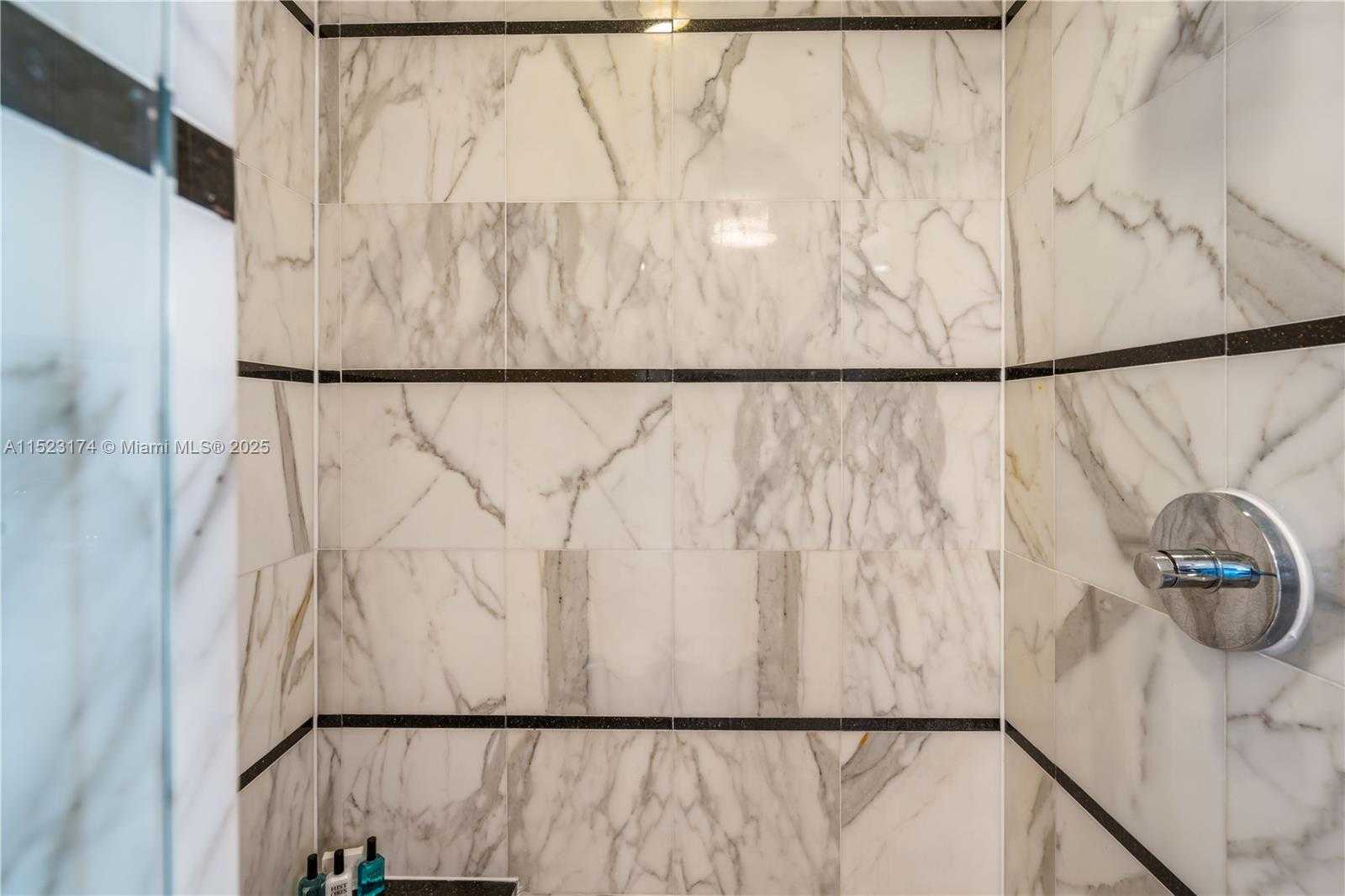 Small Image of 4391 COLLINS AV #1007, Miami Beach Number 31