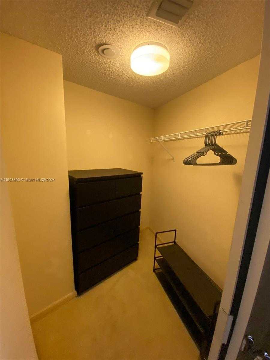 Small Image of 1000 ISLAND BLVD #1711, Aventura Number 14
