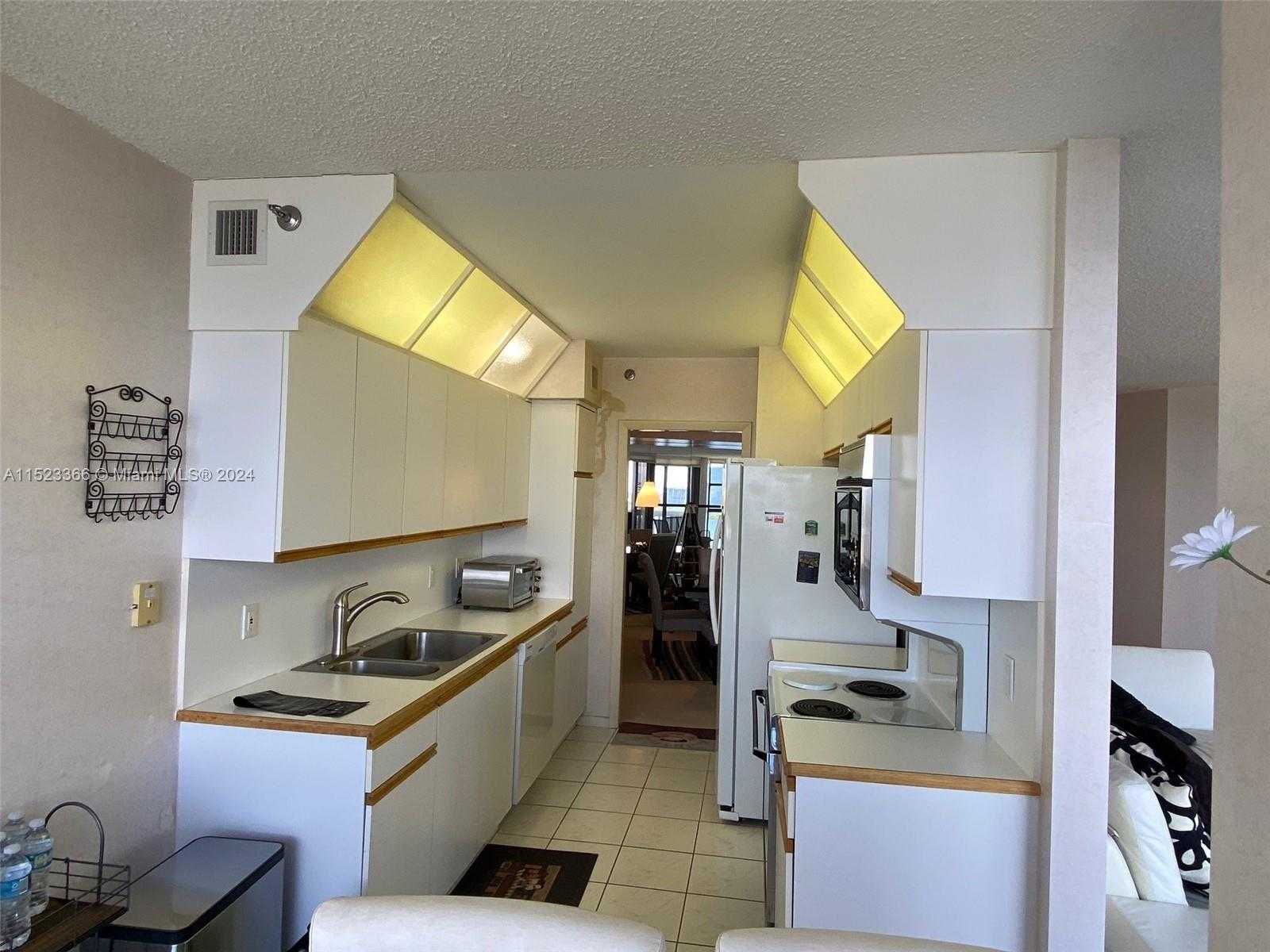 Small Image of 1000 ISLAND BLVD #1711, Aventura Number 5