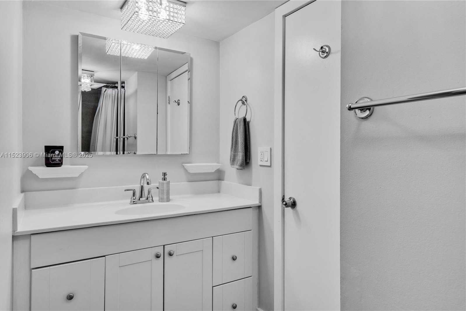 Small Image of 1600 SOUTH OCEAN DR #17D, Hollywood Number 19