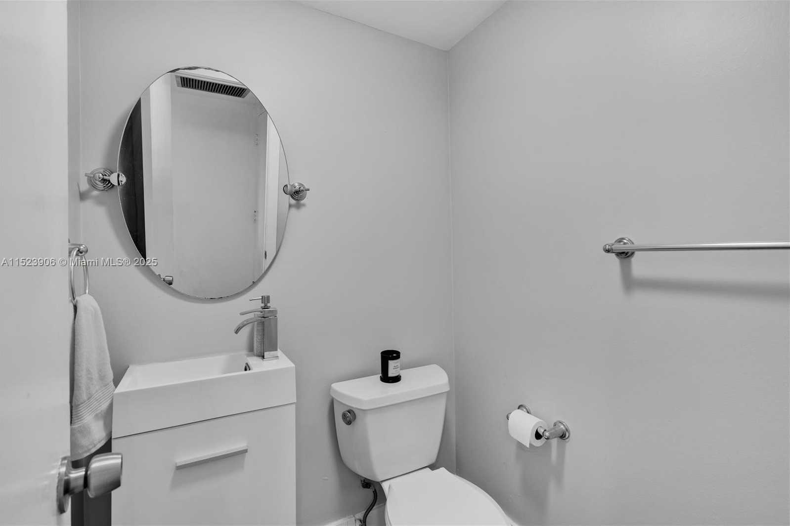 Small Image of 1600 SOUTH OCEAN DR #17D, Hollywood Number 22