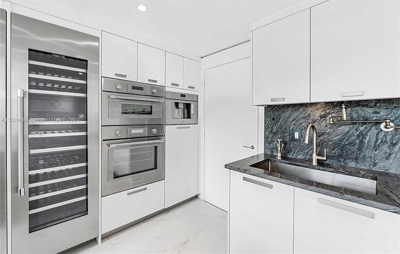 Small Image of 6000 COLLINS AVE #510, Miami Beach Number 11