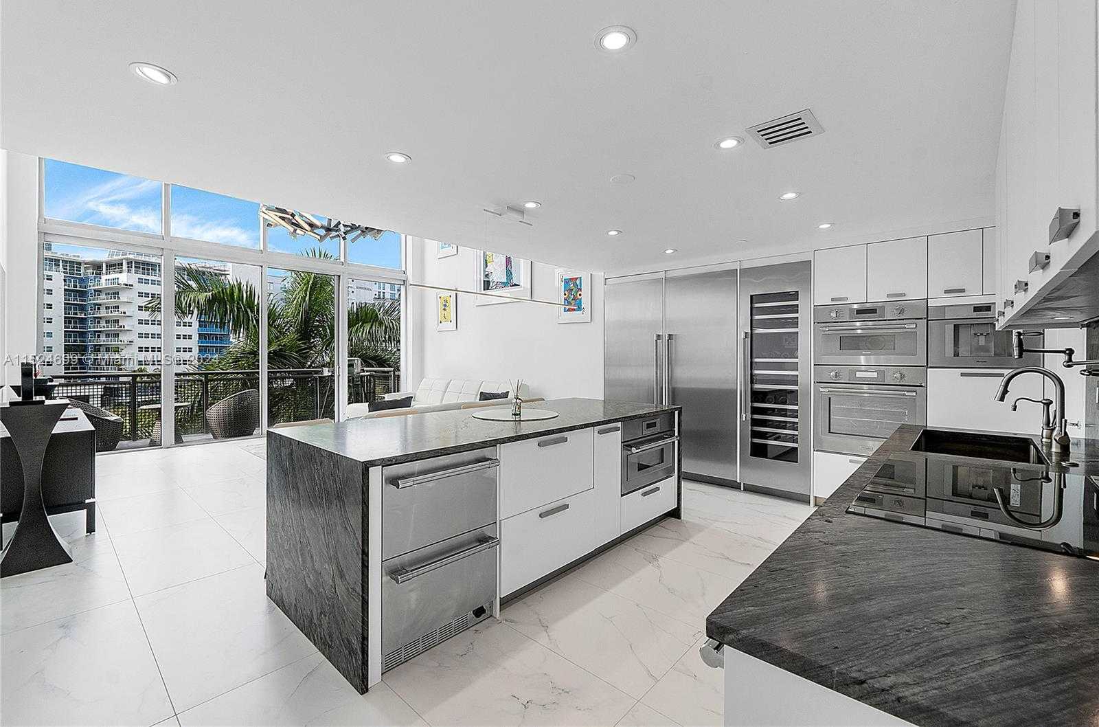 Small Image of 6000 COLLINS AVE #510, Miami Beach Number 12