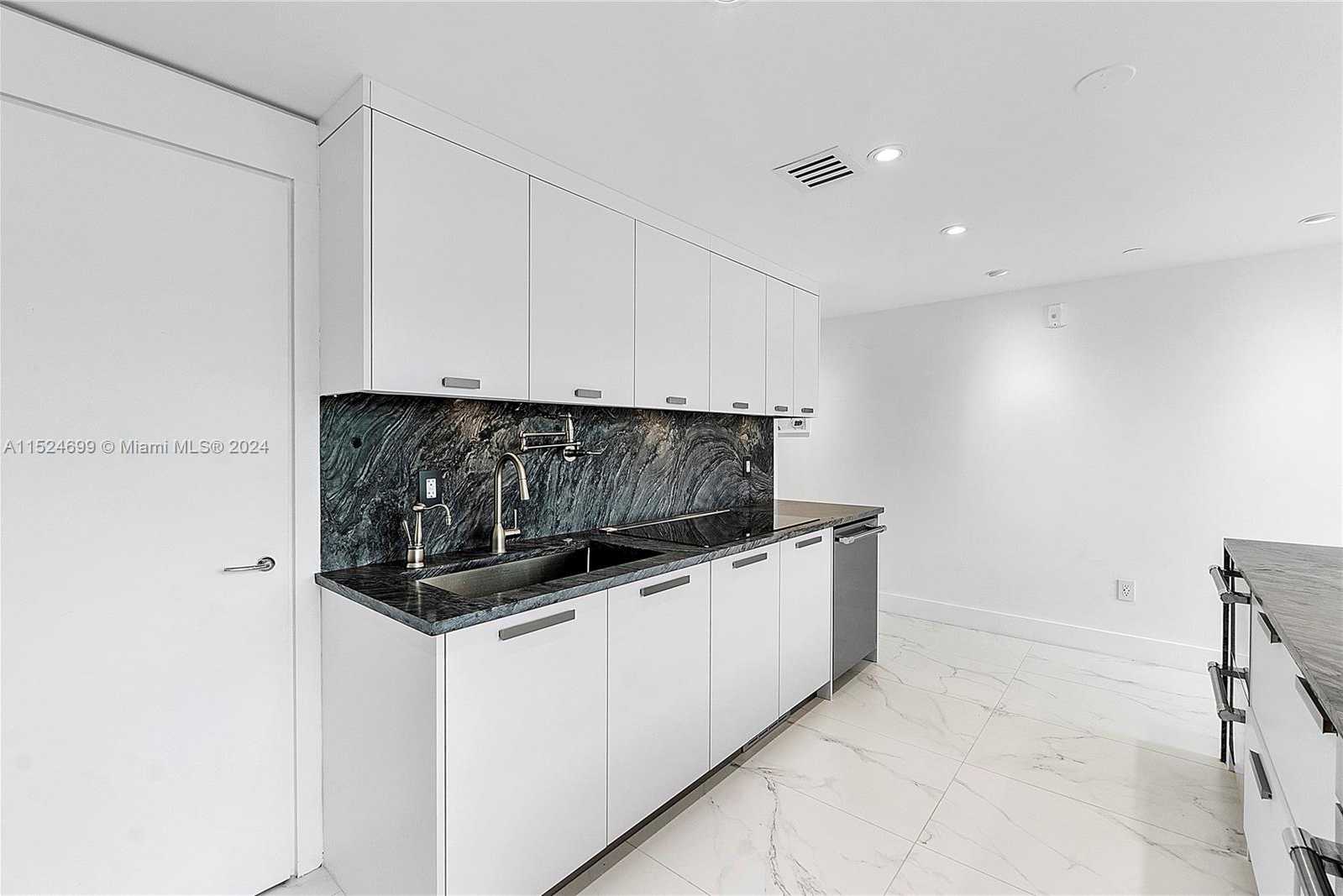 Small Image of 6000 COLLINS AVE #510, Miami Beach Number 13