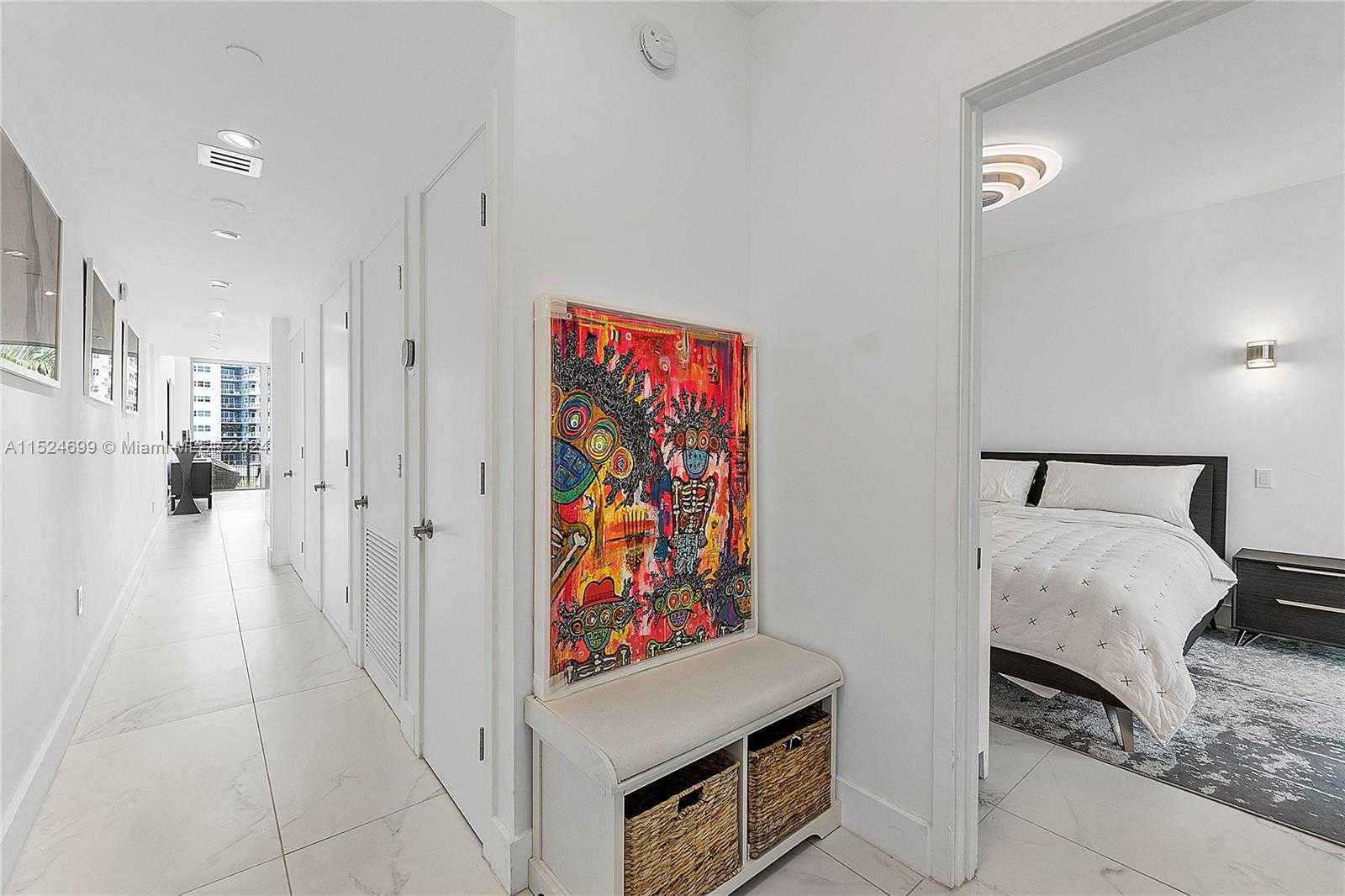 Small Image of 6000 COLLINS AVE #510, Miami Beach Number 3