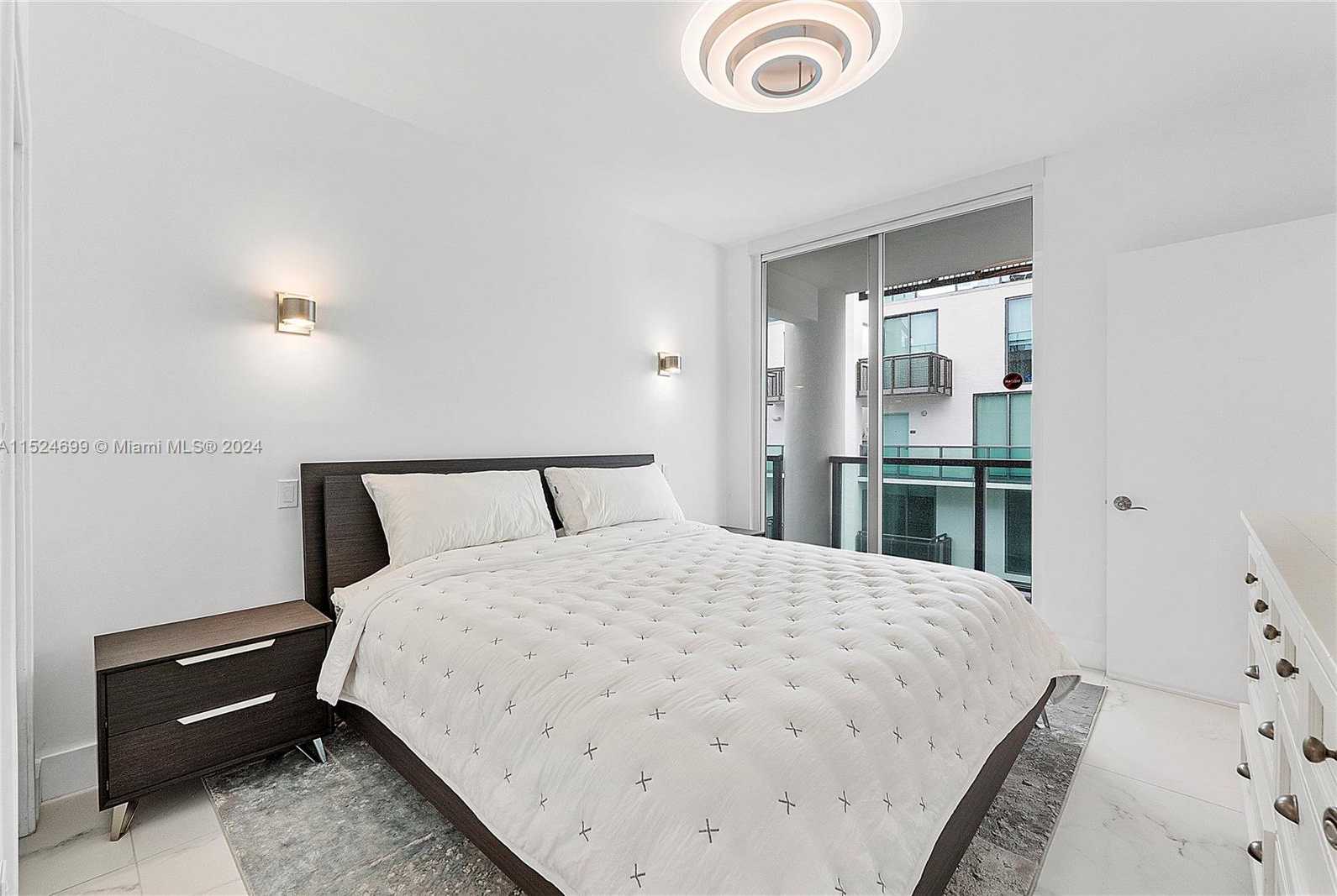 Small Image of 6000 COLLINS AVE #510, Miami Beach Number 4