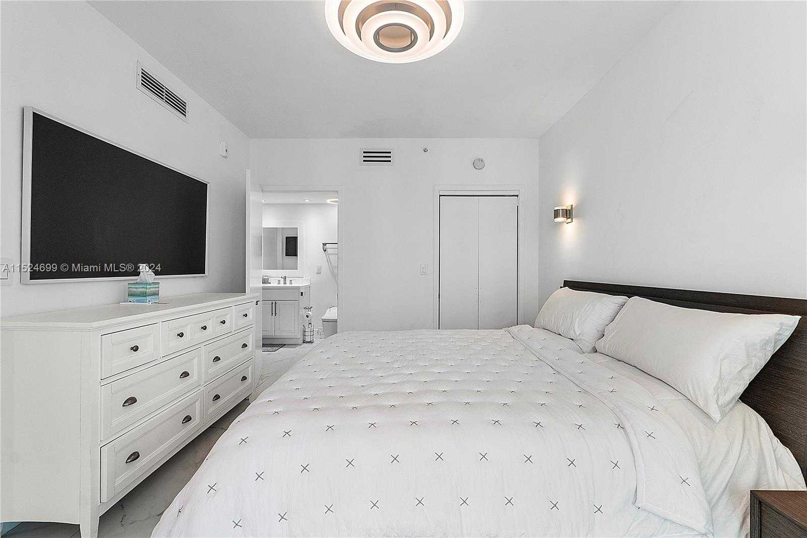Small Image of 6000 COLLINS AVE #510, Miami Beach Number 5