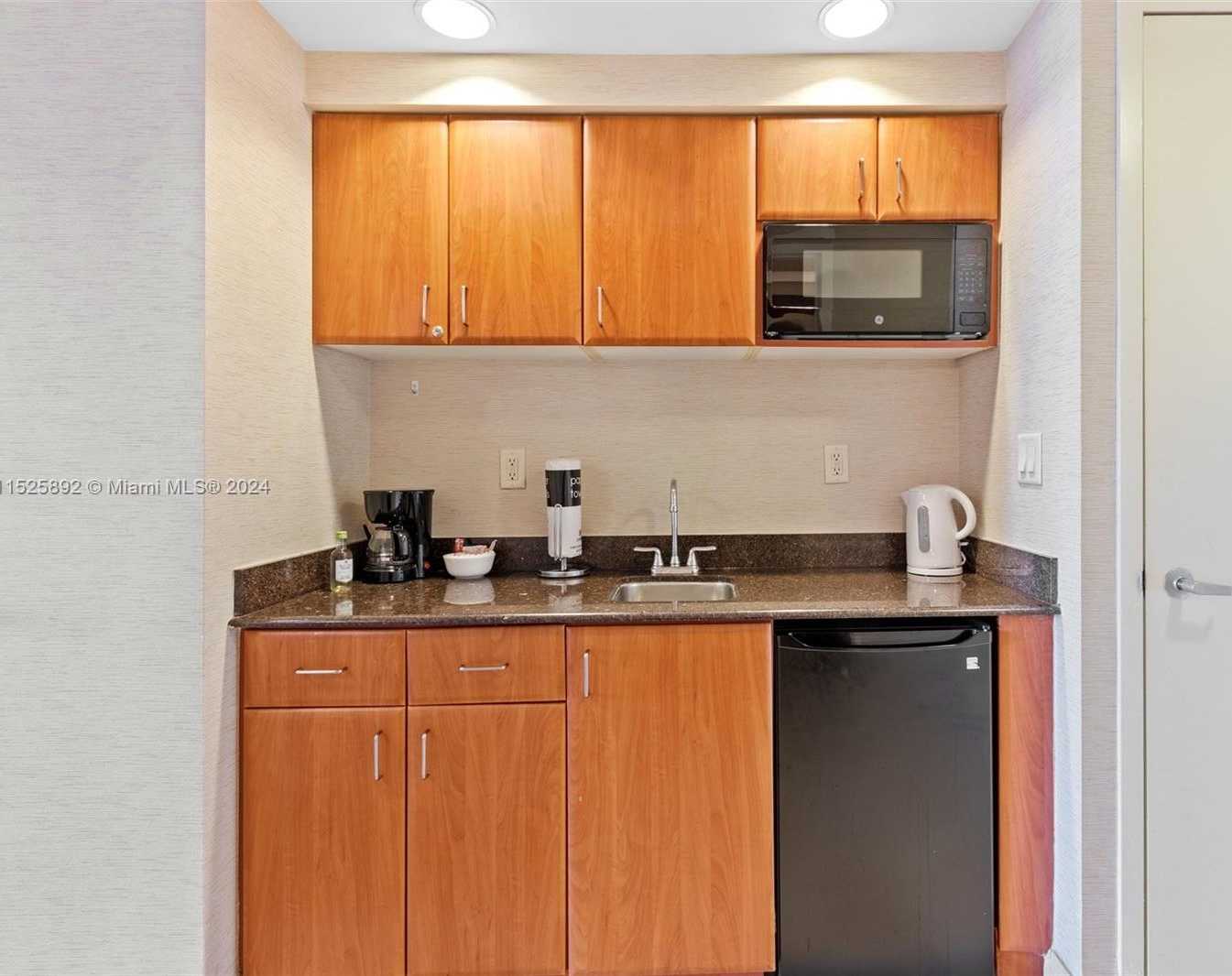 Small Image of 18001 COLLINS AVE #511, Sunny Isles Beach Number 4