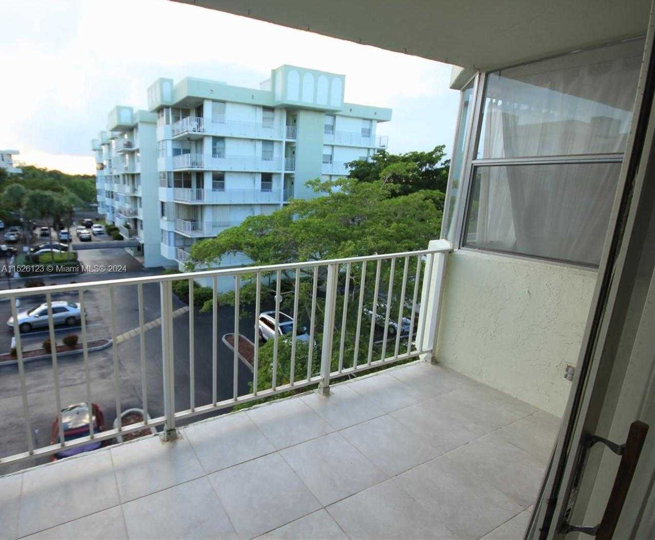 Small Image of 16558 NORTH EAST 26TH AVE #4H, North Miami Beach Number 3