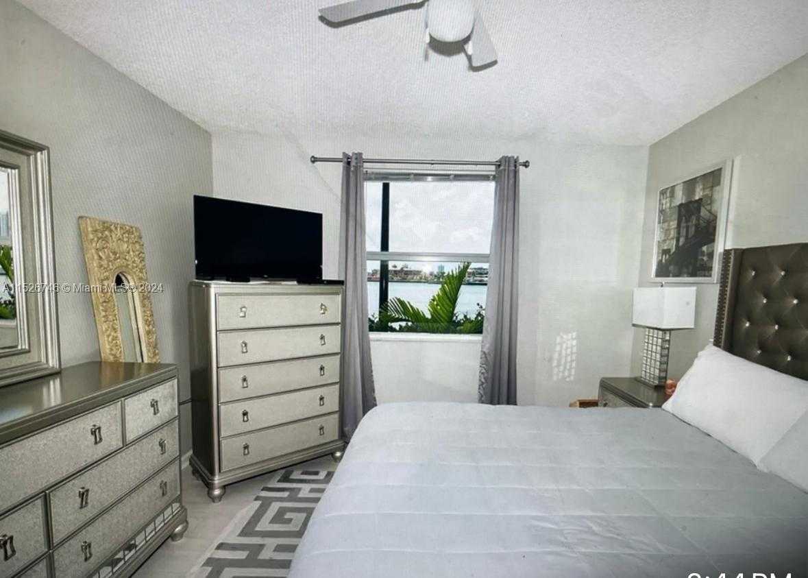 Small Image of 17150 NORTH BAY RD #2103, Sunny Isles Beach Number 12