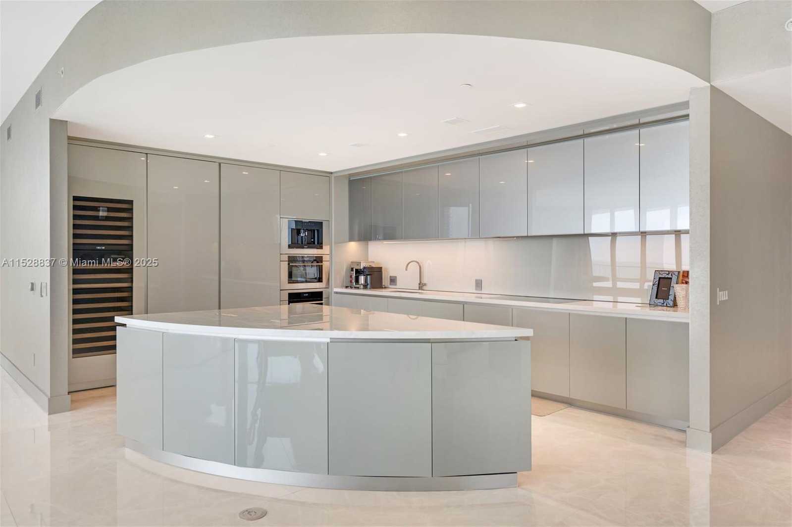Small Image of 18975 COLLINS AVE #2000, Sunny Isles Beach Number 6