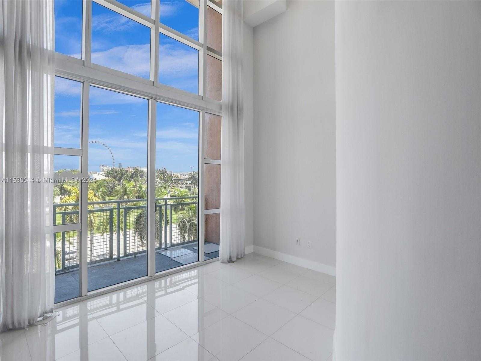 Small Image of 244 BISCAYNE BLVD #439, Miami Number 2