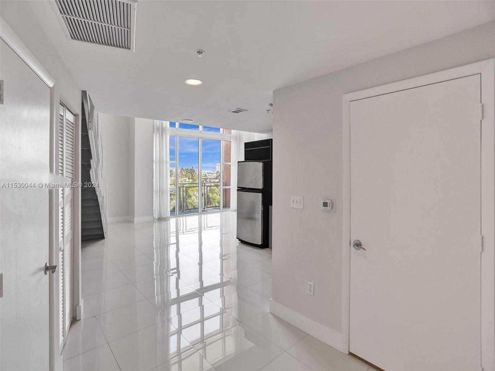 Small Image of 244 BISCAYNE BLVD #439, Miami Number 3